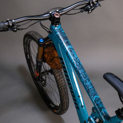 unleazhed - BP01 frame empire black glossy S